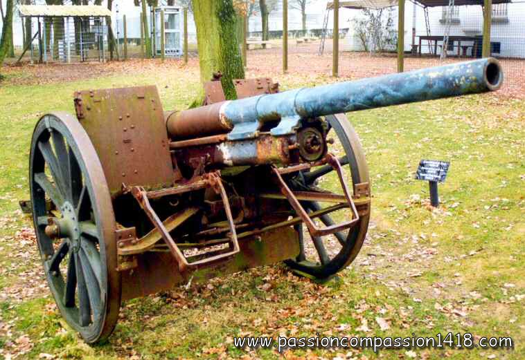 German 77mm field gun - model 1916 (lengthened tube up to 2743 mm for an initial version of 2136 mm ) ,N-D de Lorette museum in Artois