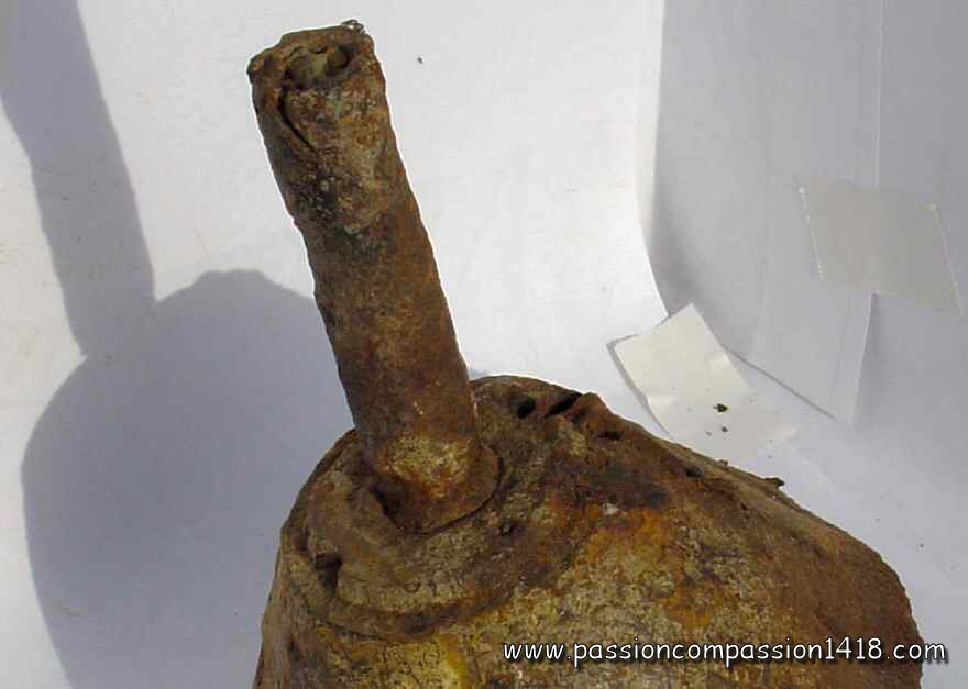 Instantaneous fuse for trench mortar. Detail of the percussion mechanism tube, with traces of the pin