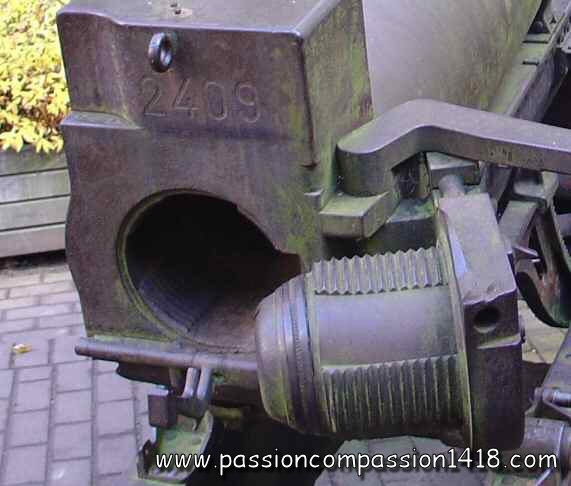 Interrupted screw breech system of the French 155 mm Schneider Howitzer, open
