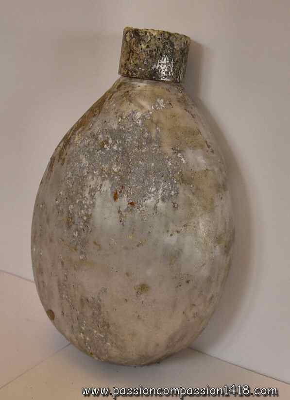 German gourd found in  Verdun (Mort-Homme) : was still containing a red-brown liquid  !