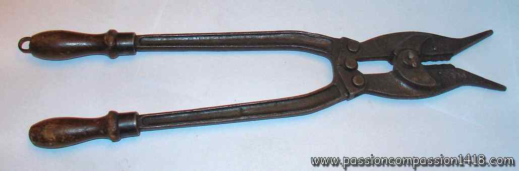 German barbwire cutting tool